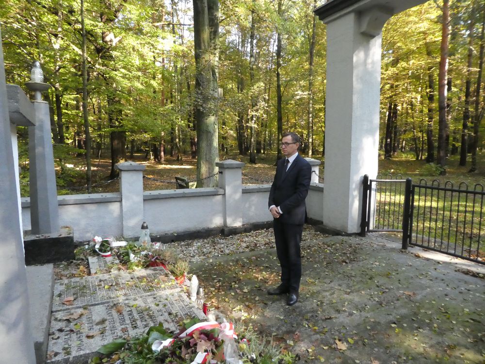 Znicze w Orzeszu-Jaśkowicach zapalił Jarosław Szarek, prezes IPN 