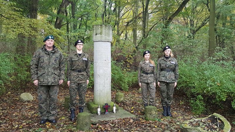 pod Pomnikiem ofiar Fortu VII nad Rusałką