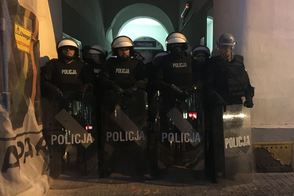 Czarny protest - biuro PiS (2) - Wojtek Wardejn