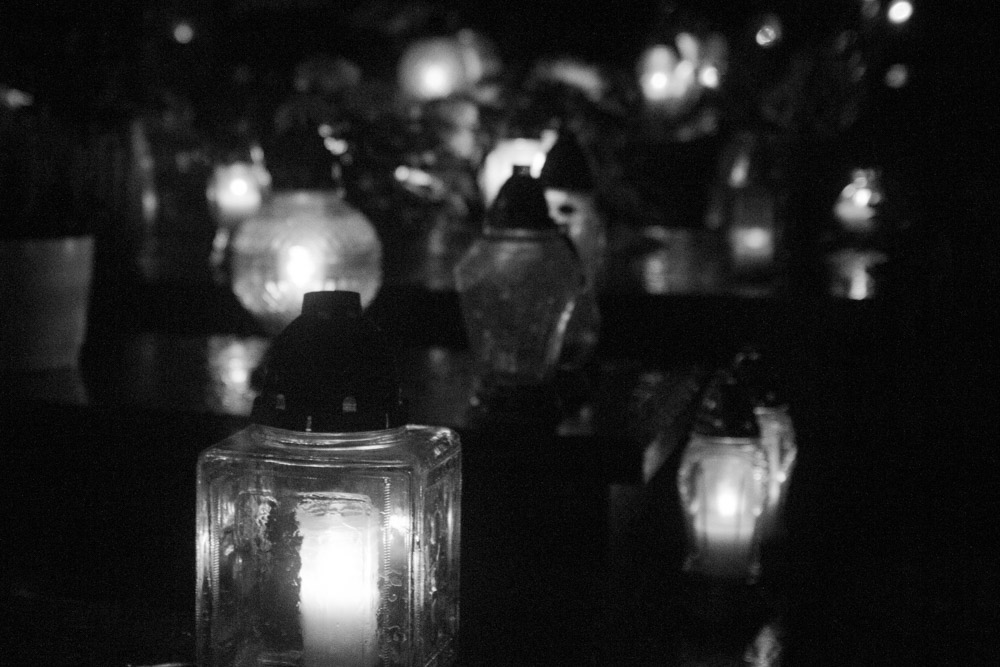 znicze na cmentarzu (2) - Tomasz Żmudziński