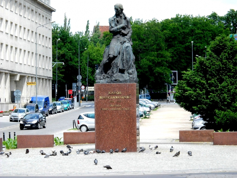 1_6b_Pomnik_K.Marcinkowskiego_ - Klub Seniora Poznań