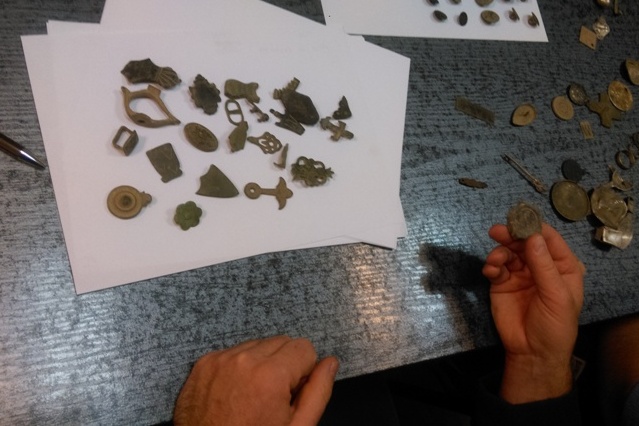 rzymskie znalezisko wykrywaczem - Policja Poznań
