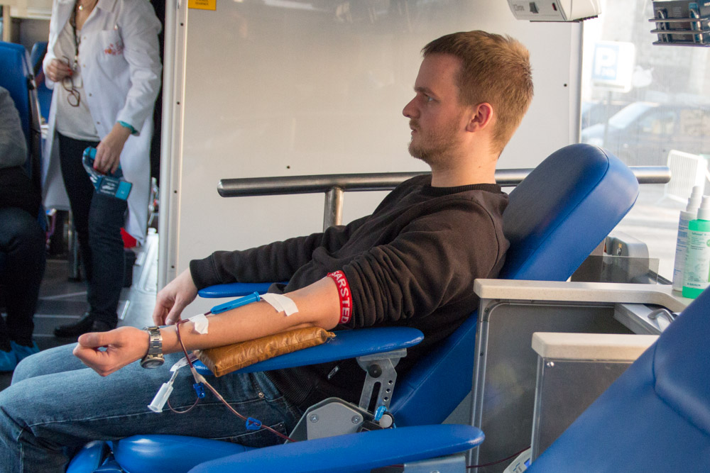 Wampirada, pobieranie krwi - Leon Bielewicz