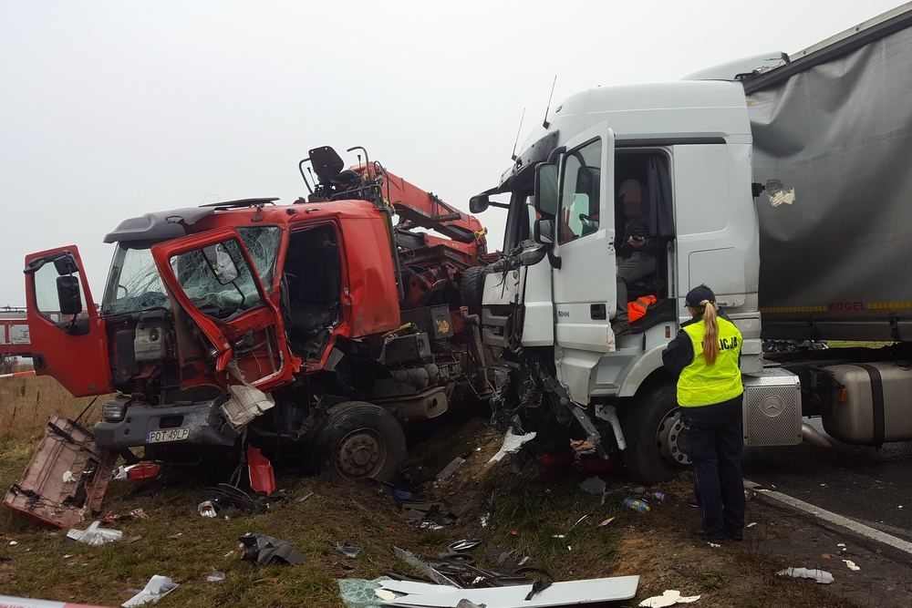 wypadek zderzenie trzech tirów - M. Kubot/Strazacki.pl