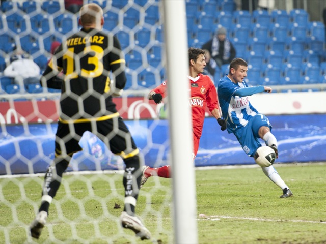 20110227 Lech - Widzew Łódź - Przemek Modliński