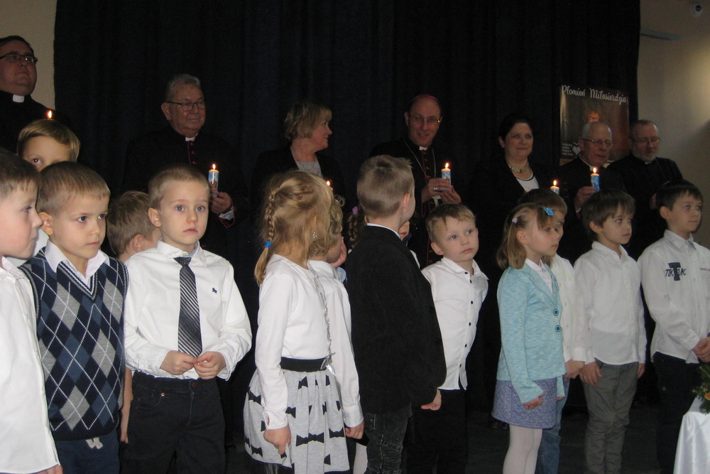 świece Caritasu wigilijne dzieło pomocy - Rafał Muniak
