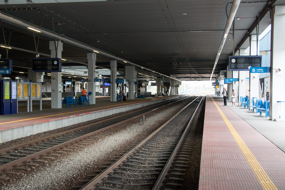 dworzec główny tor kolejowy - Anna Adamczyk