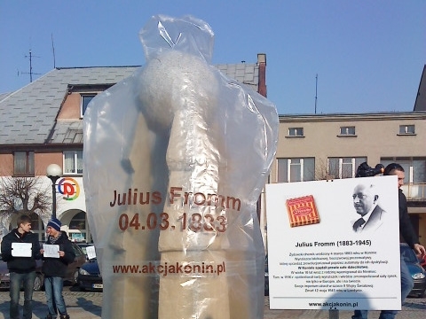 Prezerwatywa na fontannie - Iwona Krzyżak