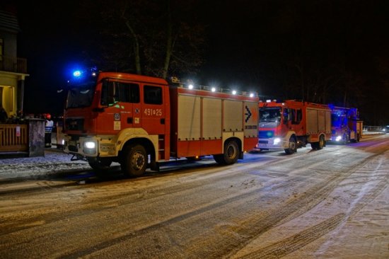 wozy strżackie nocą - KW PSP w Poznaniu