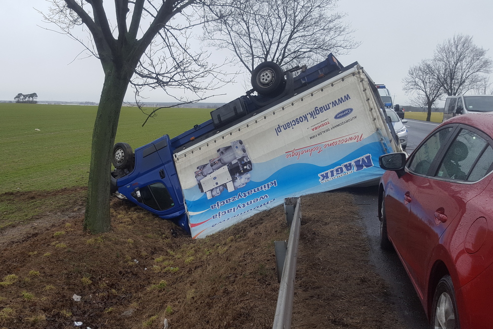 ciężarówka w rowie - wiatr - Michał Jędrkowiak