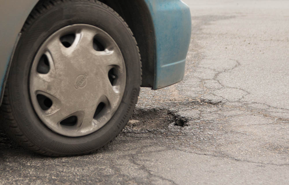 dziurawe jezdnie wiosną (3) - Leon Bielewicz