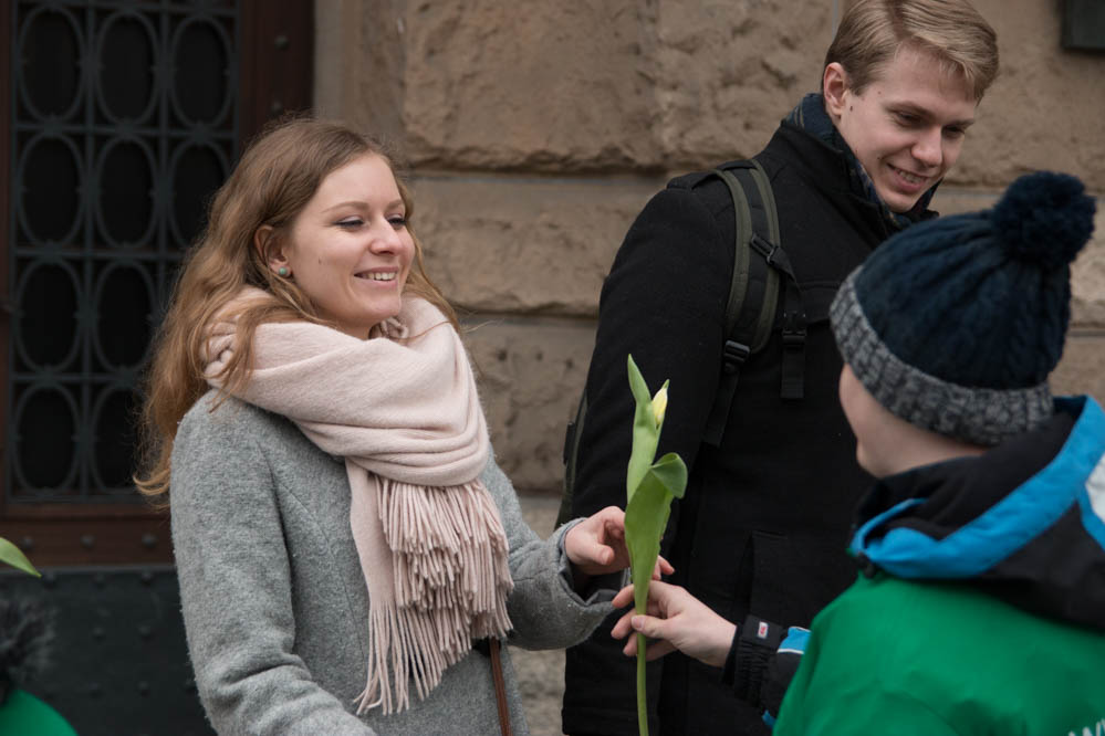 dzień kobiet kwiaty od niepełnosprawnych (6) - Leon Bielewicz