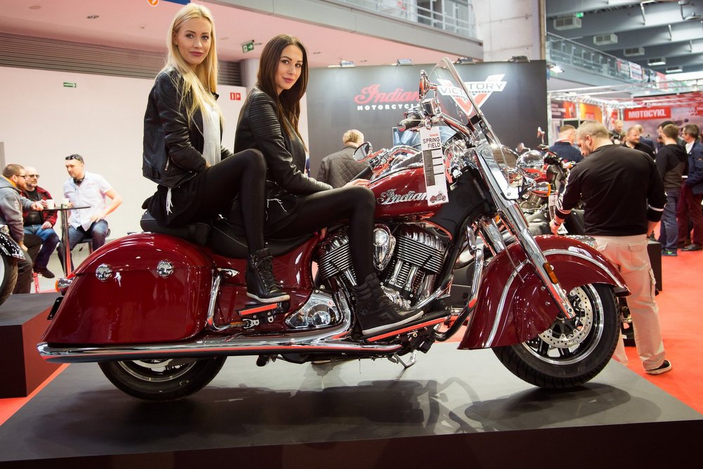 motorshow dziewczyny na motocyklu - Motorshow/MTP
