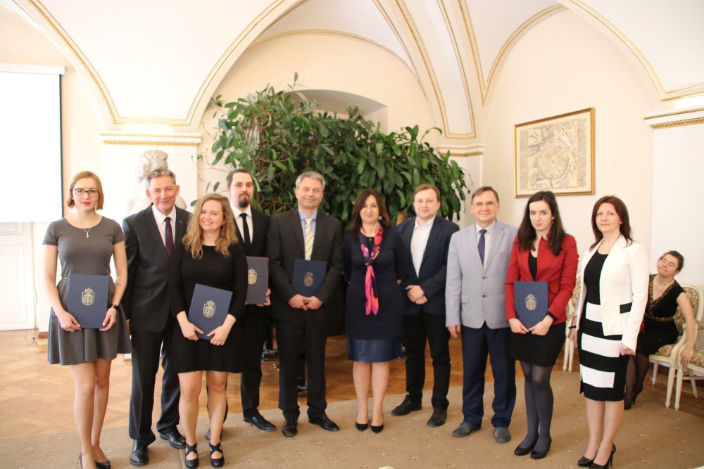 uam nagrody - Biuro Prasowe UAM