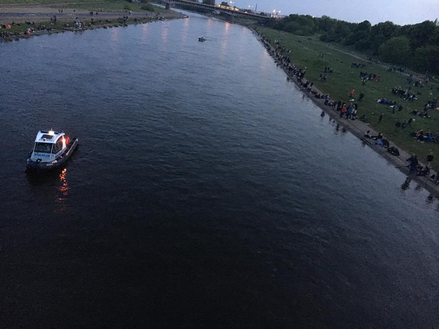 tłumy nad Wartą - Wojciech Wardejn