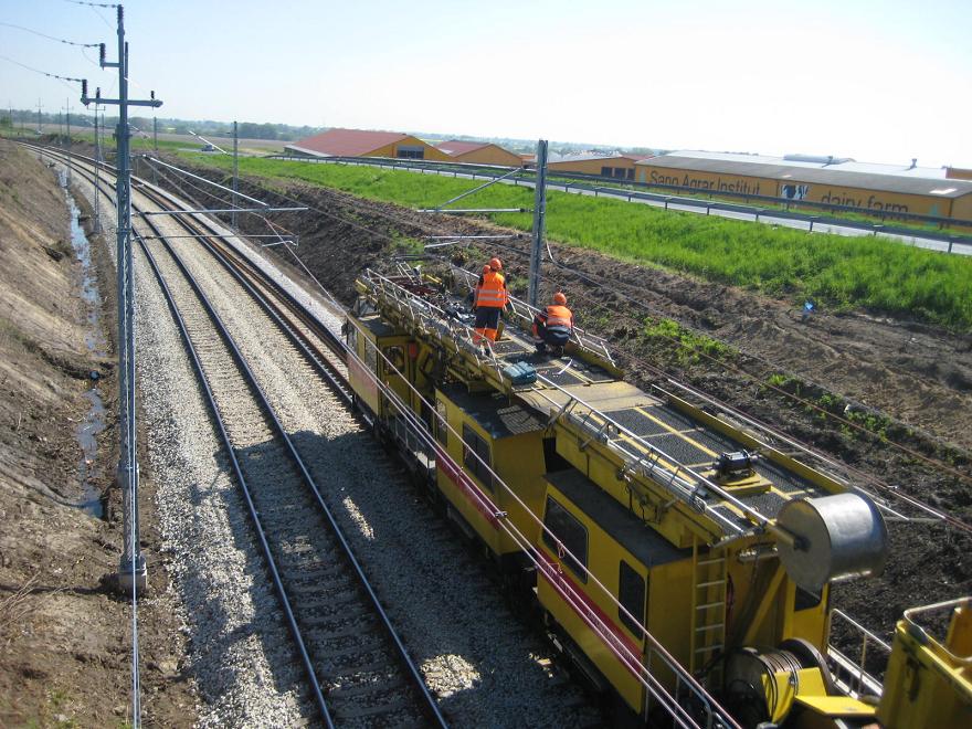 zerwana trakcja (1) - Rafał Muniak 