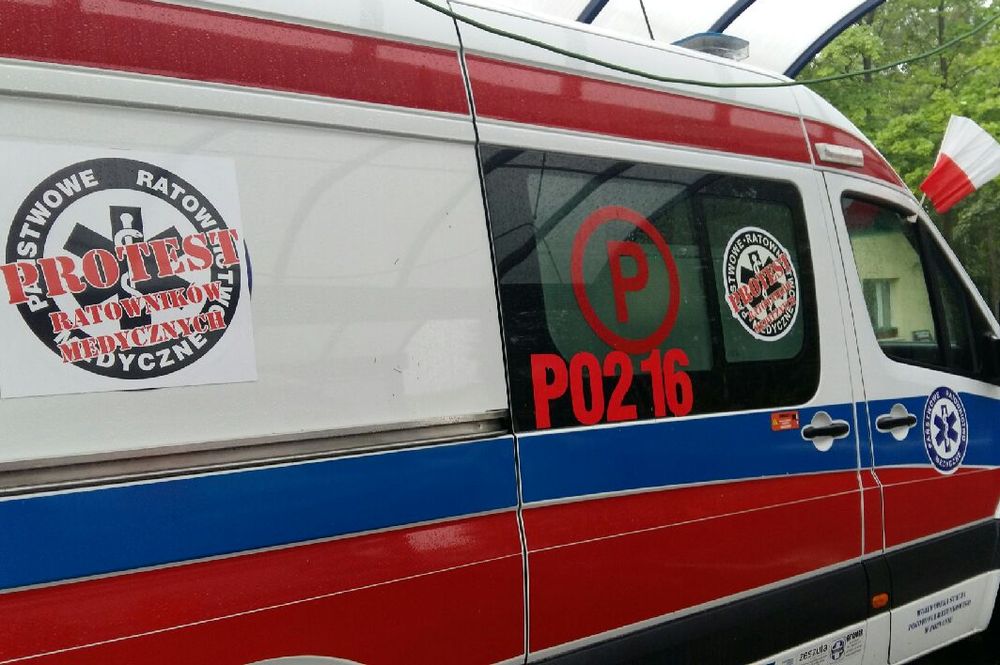 oflagowana karetka protest ratowników - Magda Konieczna