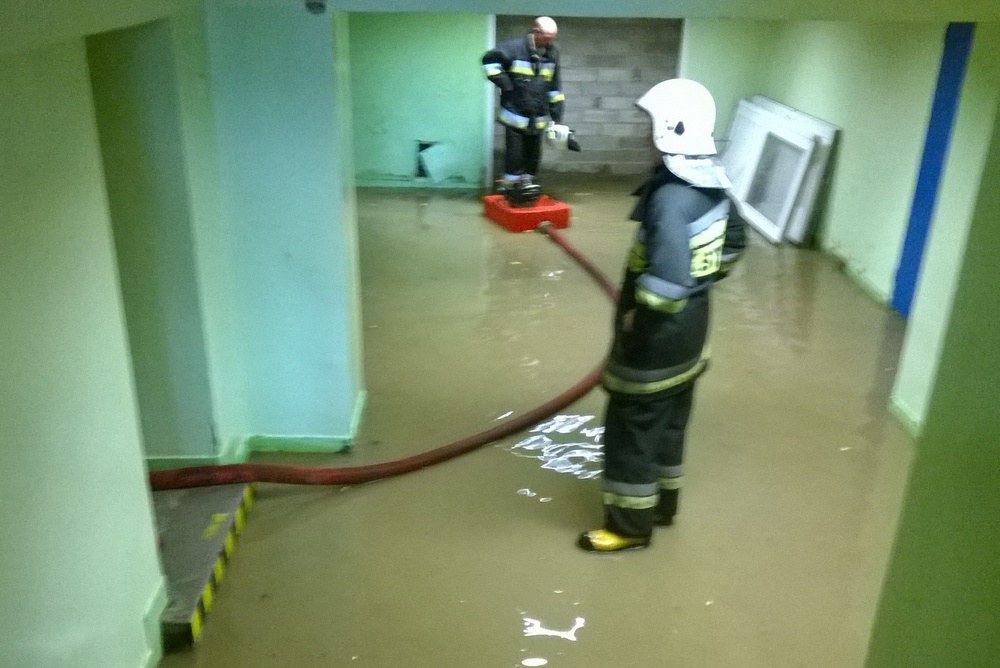 zalanie po nawałnicy (2) - Jacek Butlewski