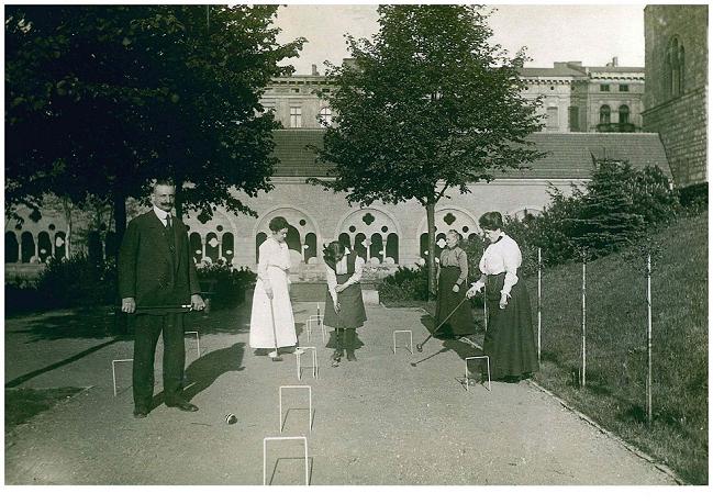 stare zdjęcie zamku - Centrum Kultury Zamek 