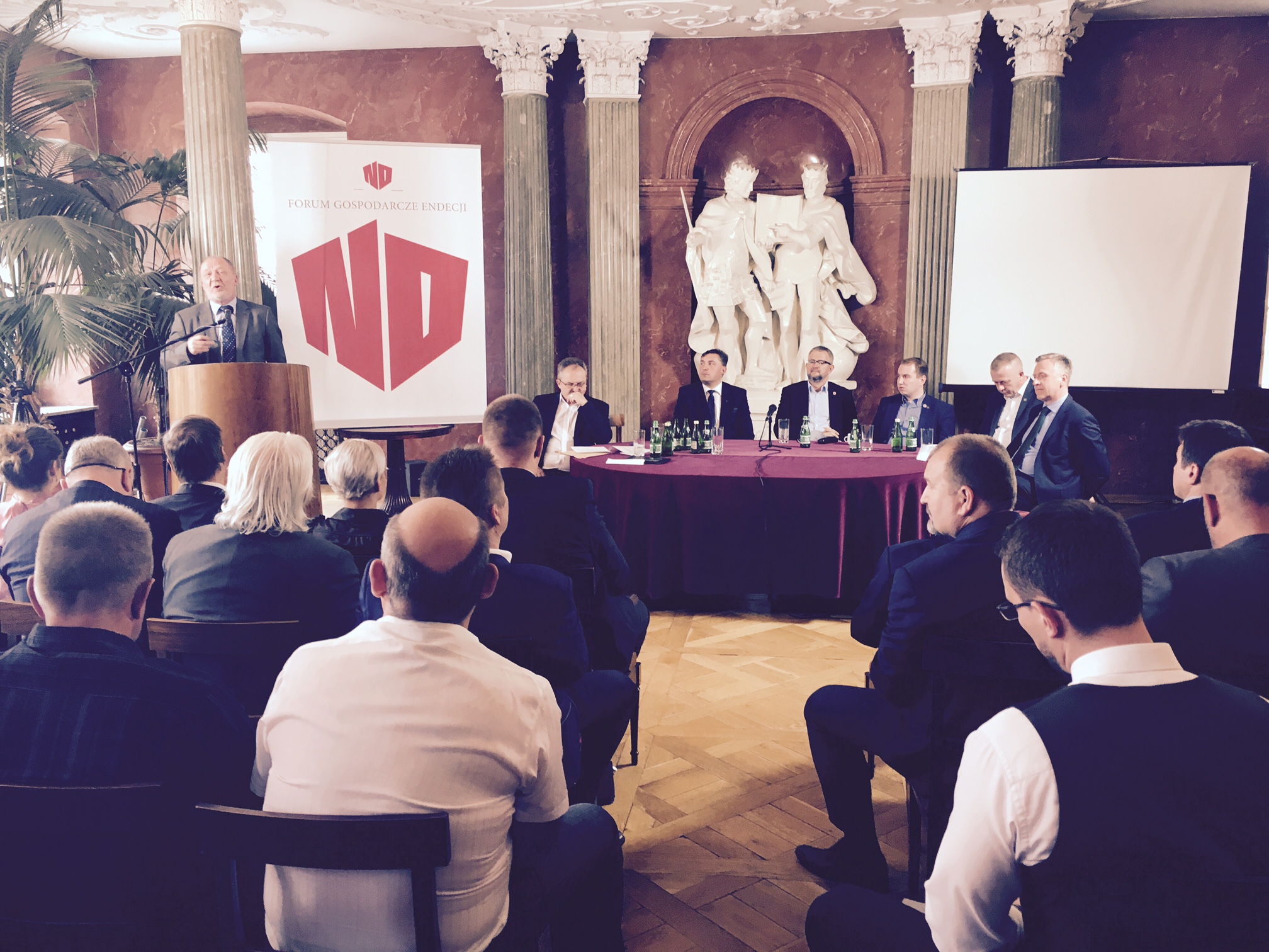 endecja forum gospodarcze - Wojtek Wardejn