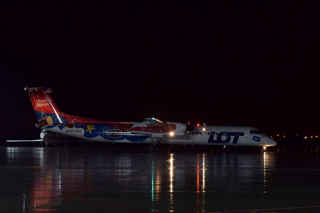 samolot lotu nocny start LOT do Lwowa - PPL Ławica