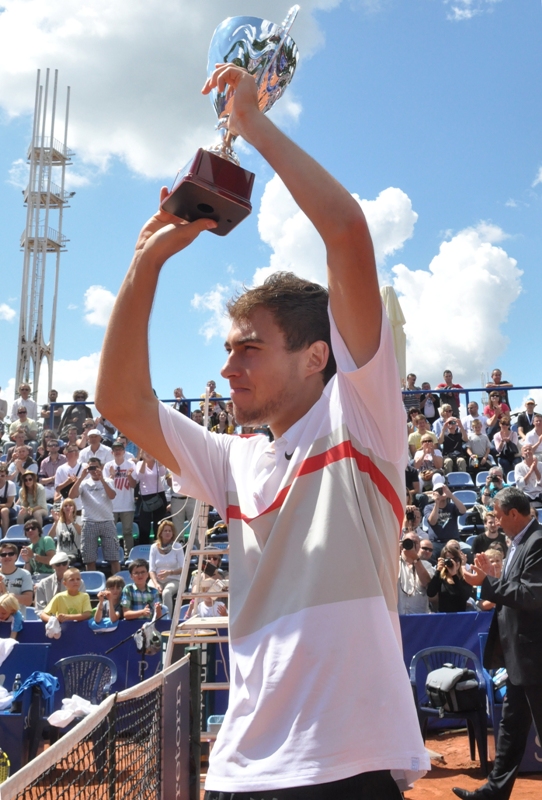 Janowicz_z_pucharem - Poznań Open