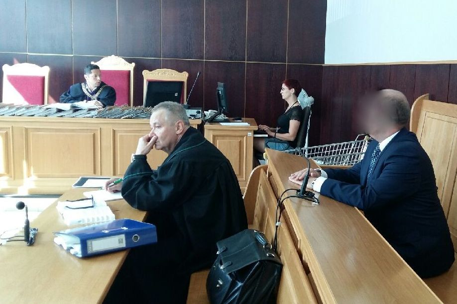 poseł tomasz g na ławie - Magda Konieczna