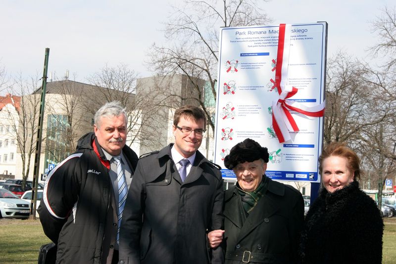 Park Romana Maciejewskiego - tablica - Antoni Hoffmann