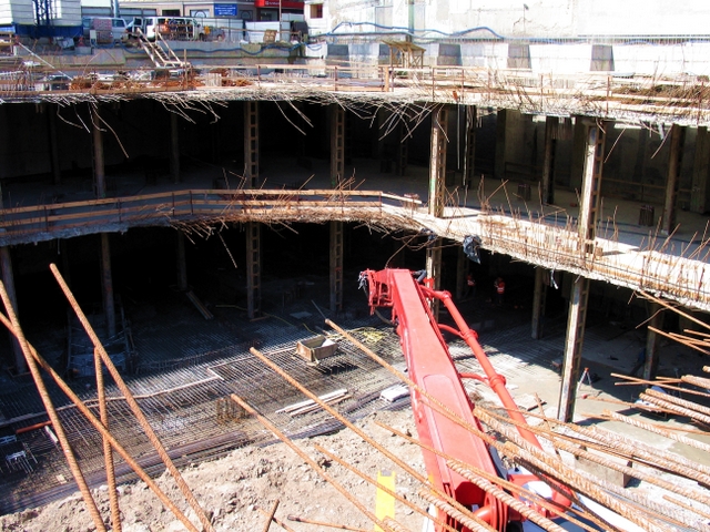 Pasaż MM - plac budowy - inwestor