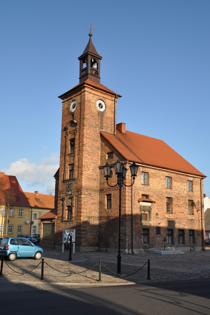 Ratusz w Obrzycku - CC: Wikipedia Commons: A&P BS - Praca własna 