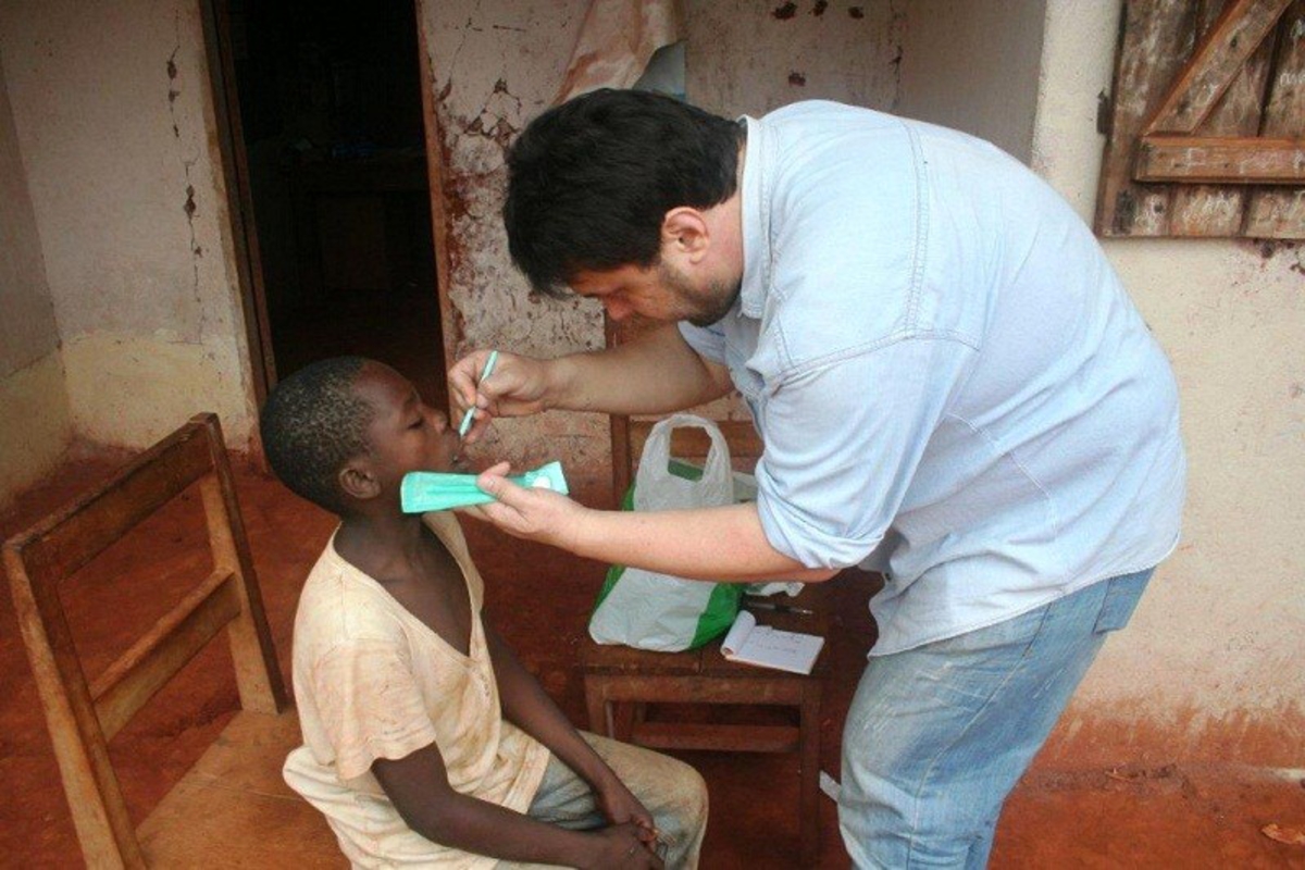 dzieci afryka dentysta fundacja redemptoris missio - Fundacja Redemptoris Missio