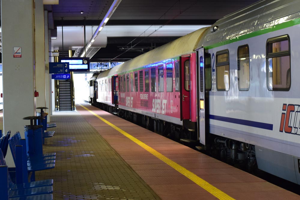 kolej dworzec Poznań Główny pociąg - Przemysław Zabawa