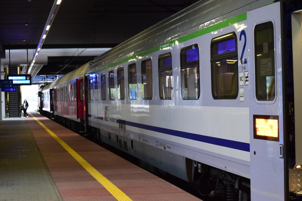 kolej dworzec Poznań Główny pociąg - Przemysław Zabawa