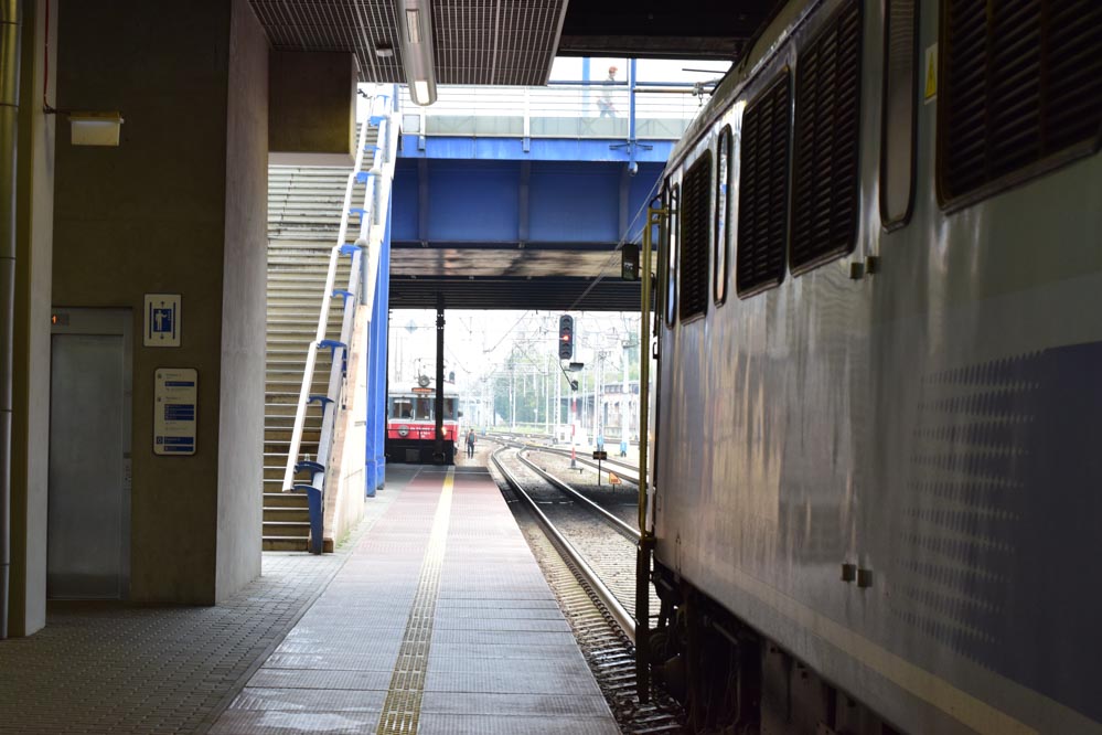 kolej dworzec Poznań Główny pociąg - Przemysław Zabawa