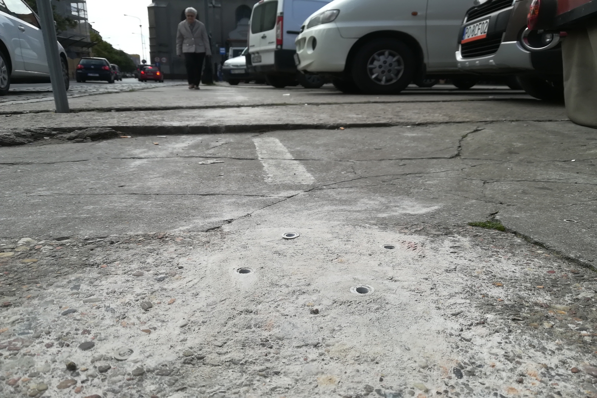 Miejsce po słupkach na Plac Bernardyńskim - Wojtek Wardejn