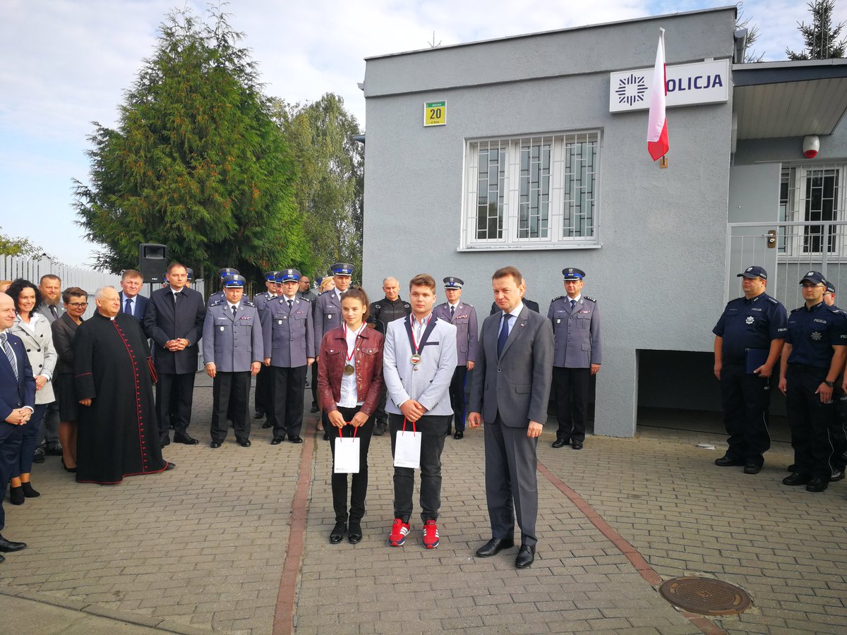 Minister Błaszczak otwiera posterunek policji w Rokietnicy - Twitter MSWiA