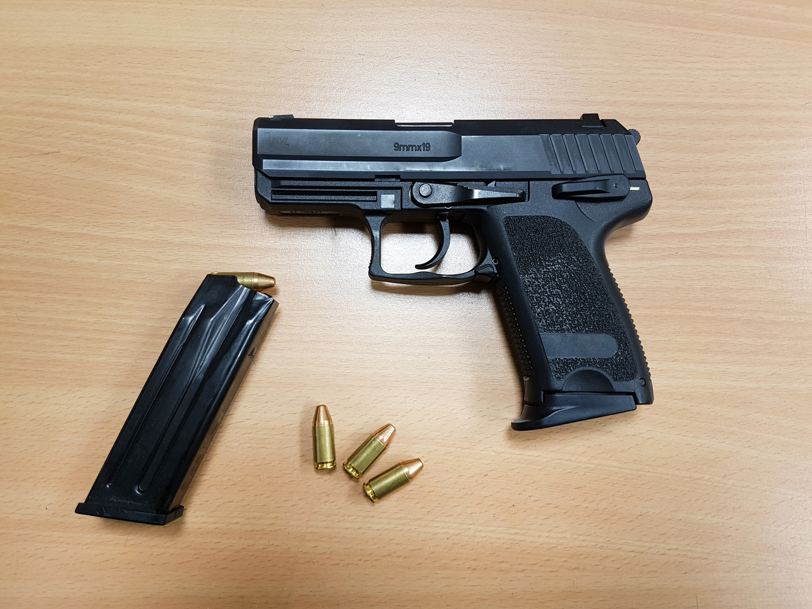 broń pistolet - Fotolia