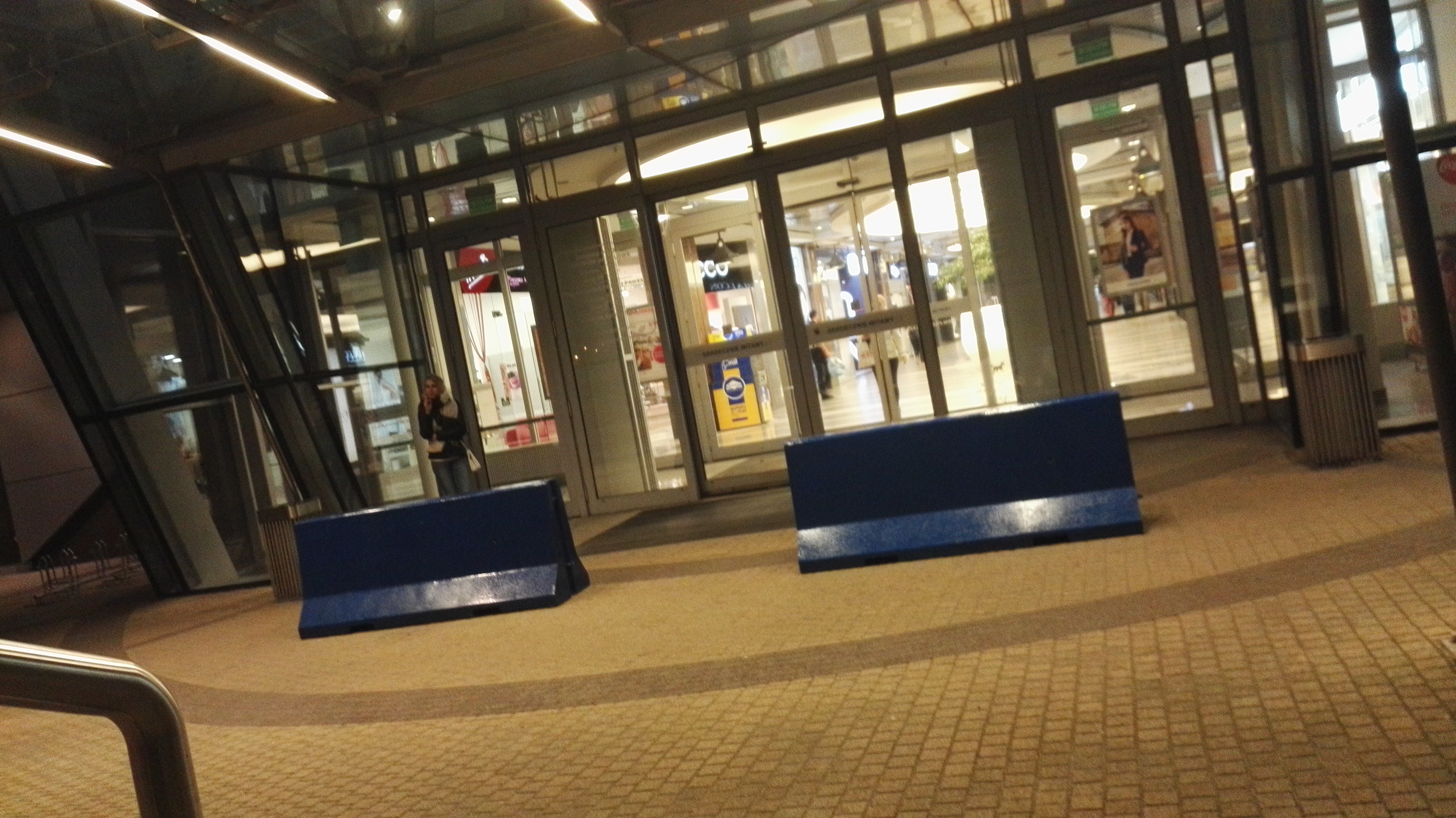 Barierki przed Plazą - Tomasz Żmudziński