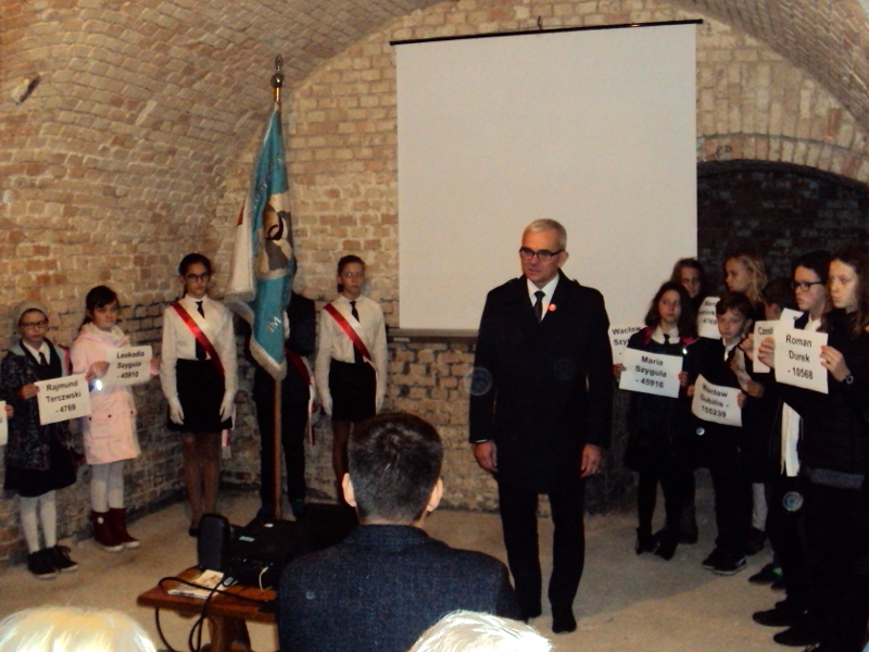 Uczniowie Szkoły Podstawowej nr 58 w Poznaniu w niedzielę wzięli udział w głównych uroczystościach w Forcie VII w Poznaniu