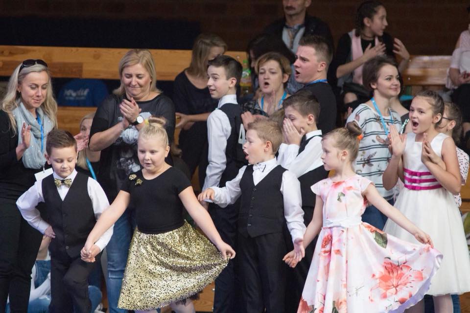 taniec wielkopolski bat - Stowarzyszenie Sympatyków Kultury Ludowej „Otwórz się na folklor” 