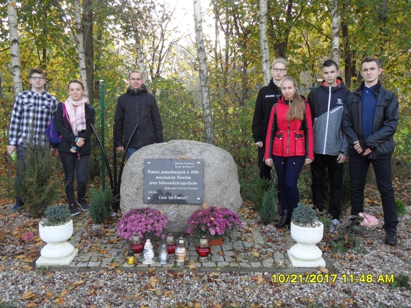 Niewolno, miejsce egzekucji. Zespół Szkół Ogólnokształcących i Zawodowych w Trzemesznie.