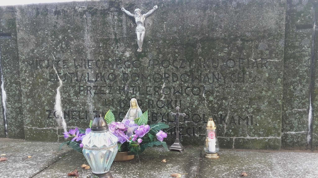 symboliczny znicz I Liceum Ogólnokształcącego im. Rodu Leszczyńskich w Lesznie