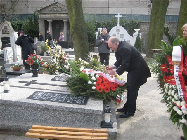 Grób Gabrieli Zych - rok po - Danuta Synkiewicz