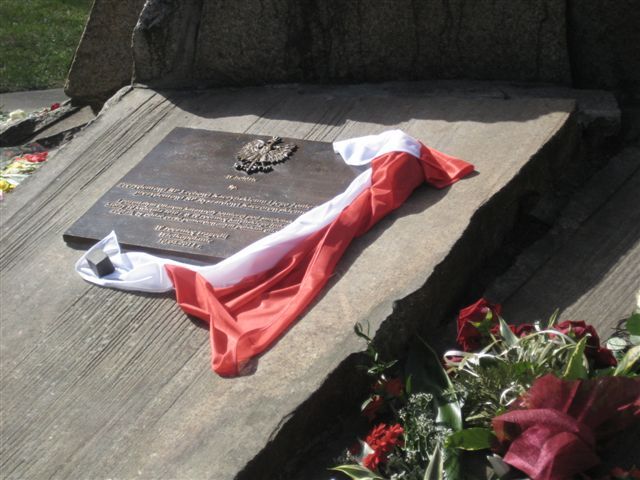 Odsłonięcie tablicy Smoleńsk 2011 - Magda Konieczna