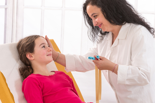 pielęgniarka higienistka w szkole - Fotolia