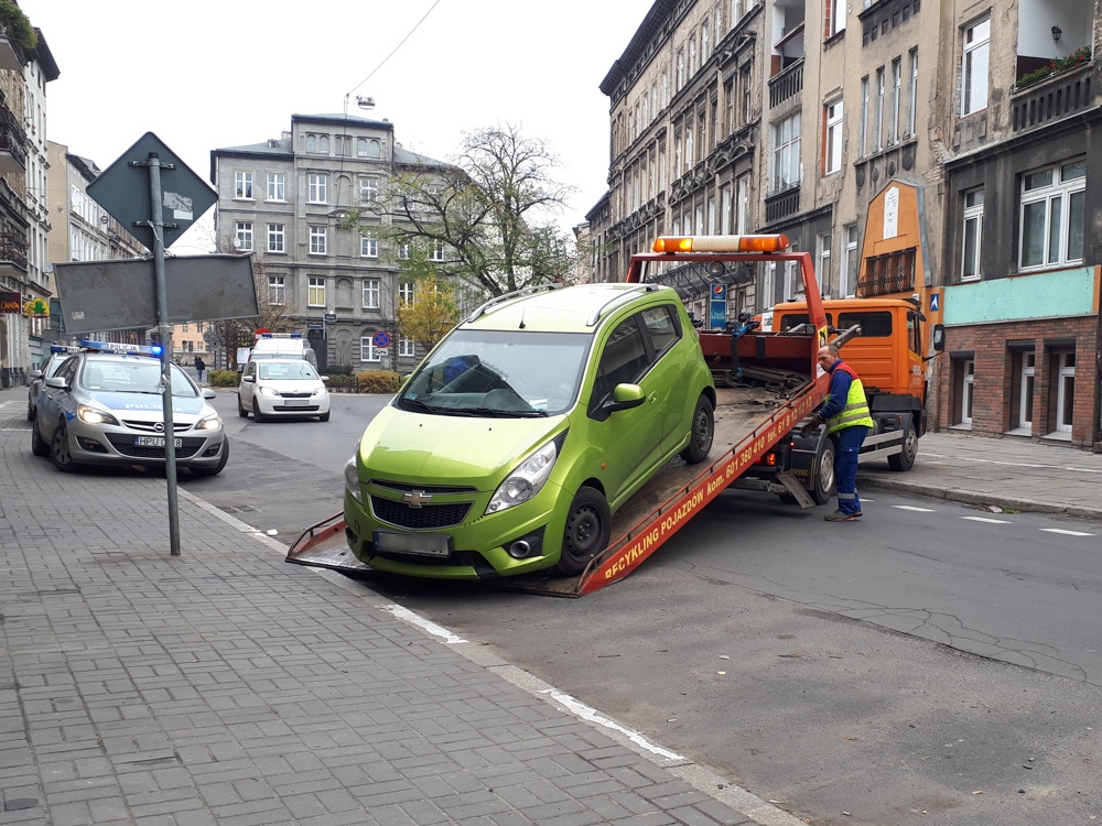 Rybaki-Strzałowa odholowanie aut przed spotkaniem z Winnickim - Karolina Rej