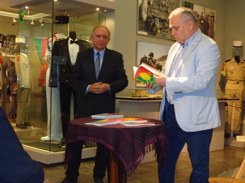 Krzysztof Schramm, szef Sekcji Historycznej Stowarzyszenia byłych żołnierzy i przyjaciół Legii Cudzoziemskiej w Polsce - Justyna Mazurek-Schramm 