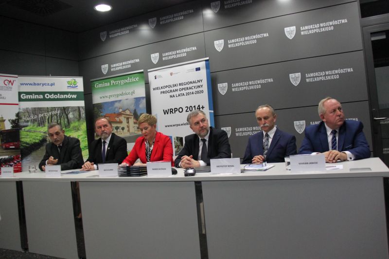 marszałek woźniak konferencja prasowa - UMWW