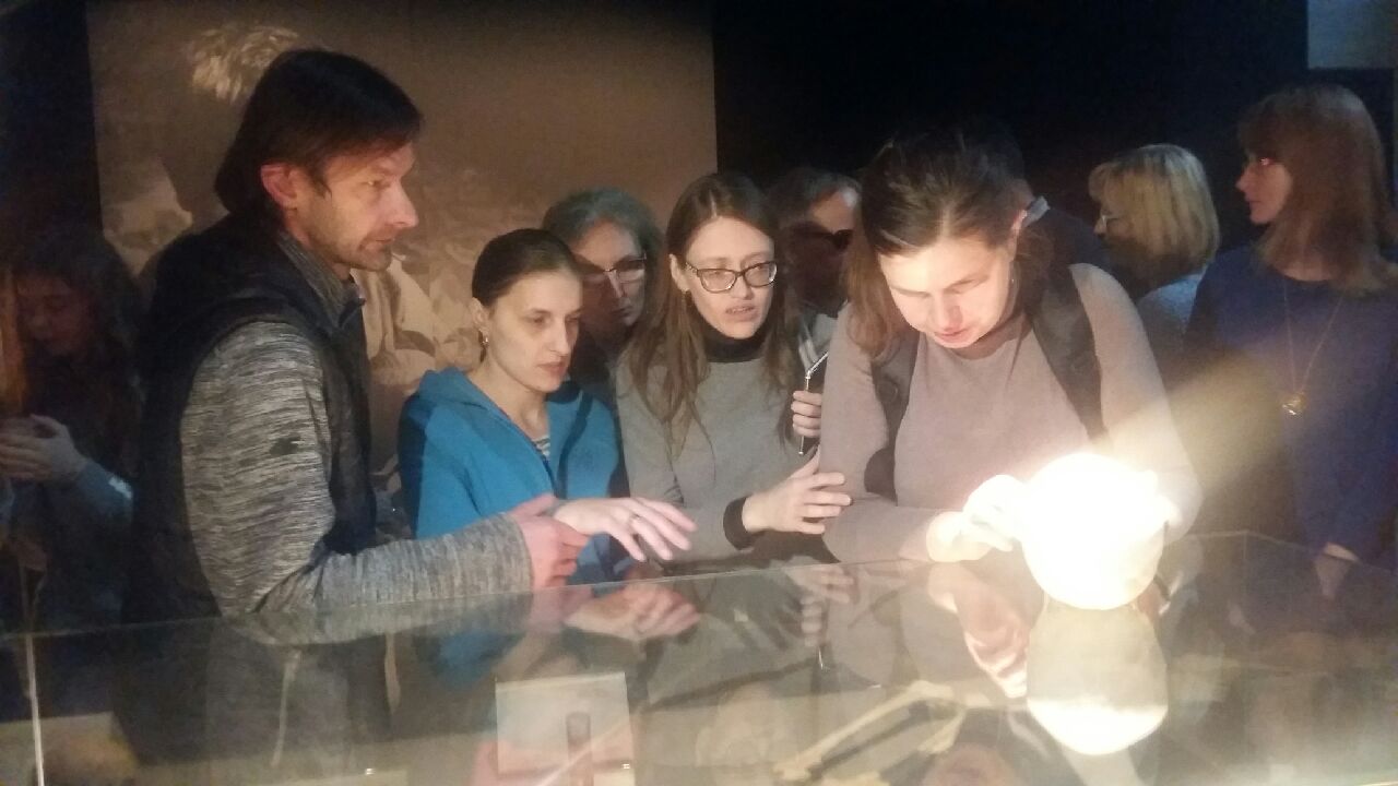 niewidomi na wystawie - Magdalena Konieczna