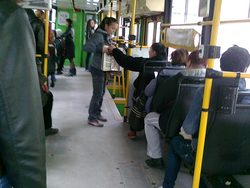 Grają na akordeonie w tramwaju - internauta